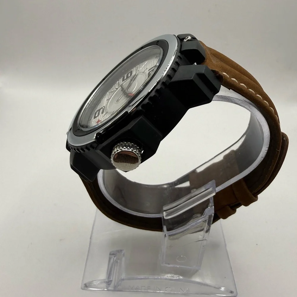 Fastrack Men's Analog Silver Dial Leather Strap Watch (New Battery) Case 51mm